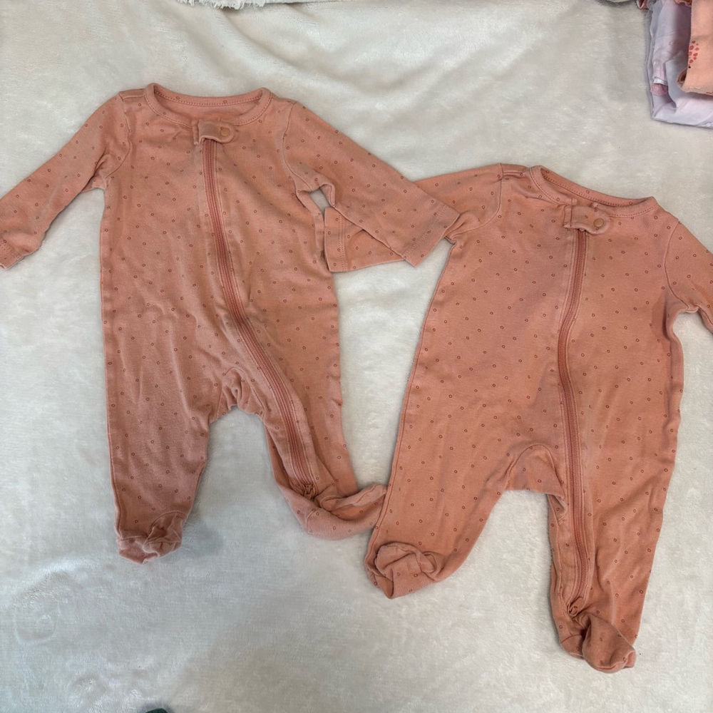 Carter's Pajamas Size 3M matching footie sleepers set of two twins